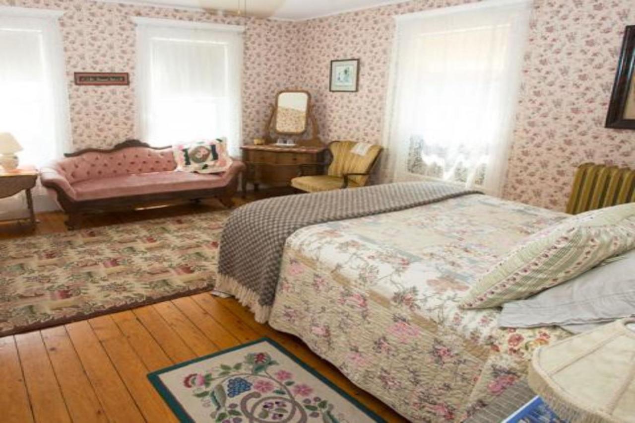 Blooming Inn Shelburne Falls ภายนอก รูปภาพ