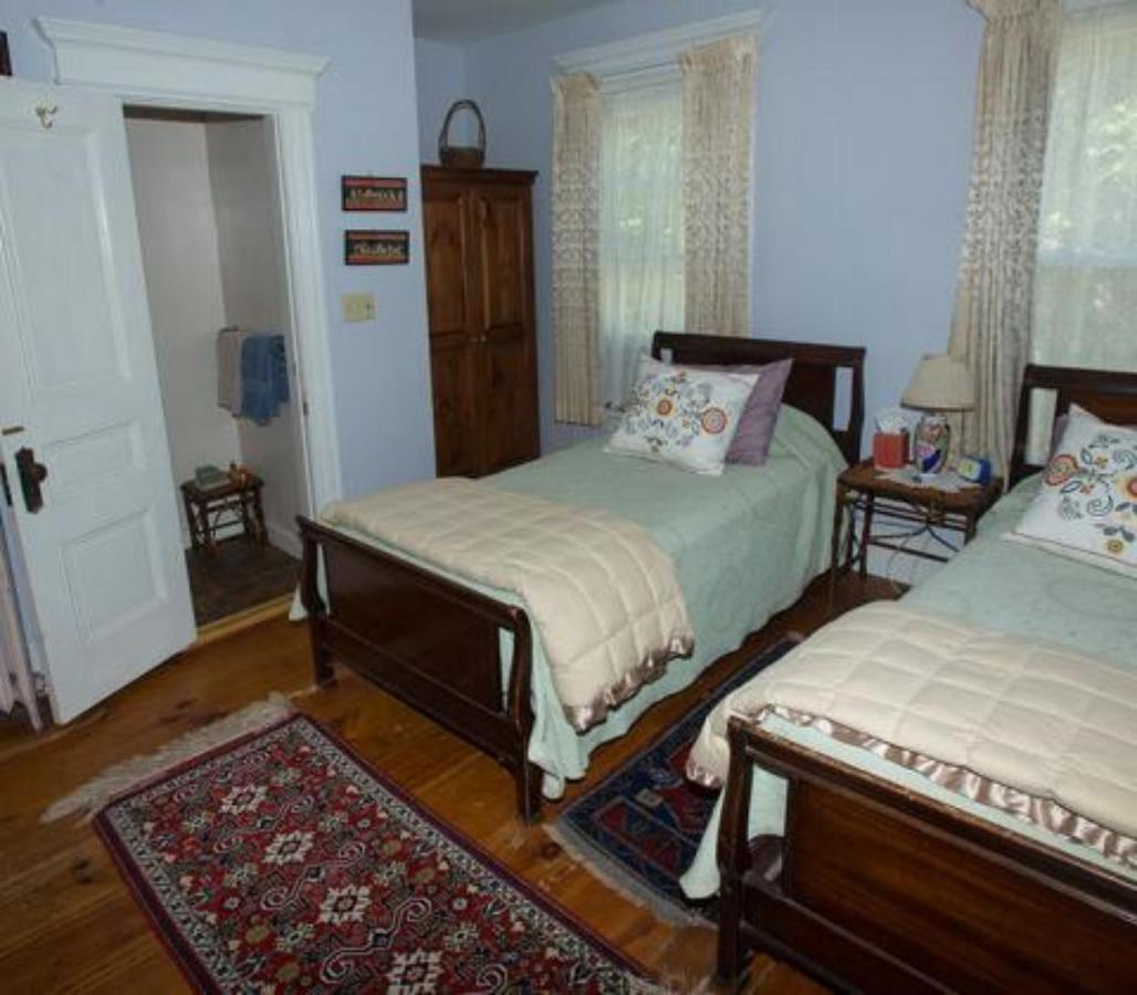 Blooming Inn Shelburne Falls ภายนอก รูปภาพ