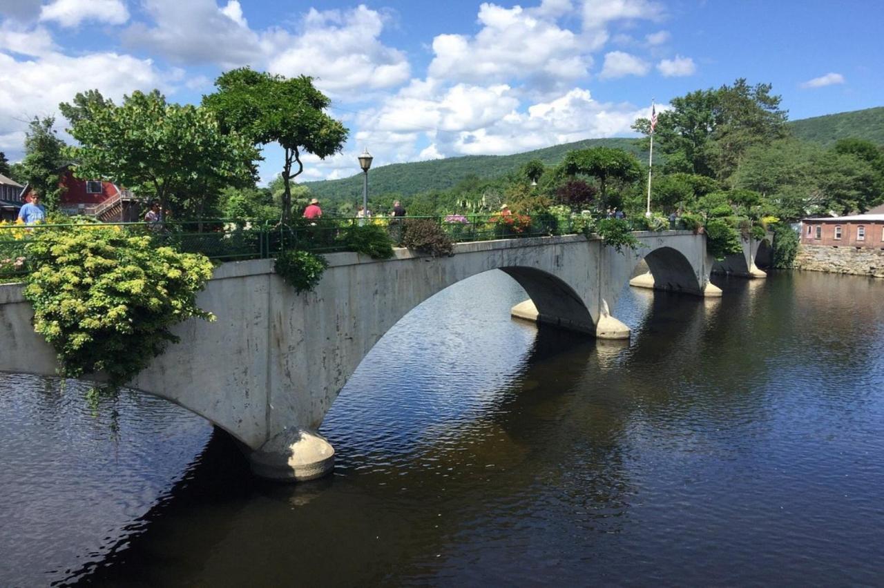Blooming Inn Shelburne Falls ภายนอก รูปภาพ