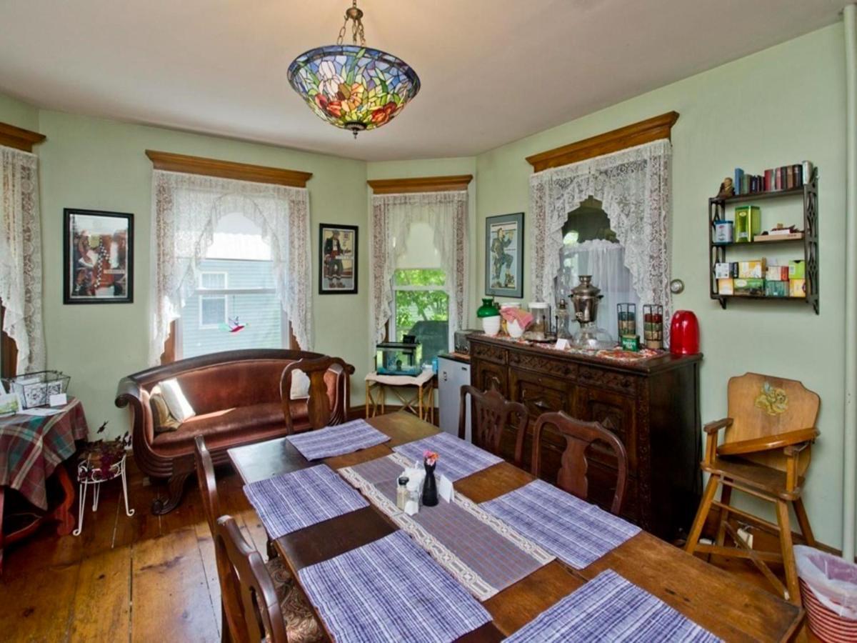 Blooming Inn Shelburne Falls ภายนอก รูปภาพ