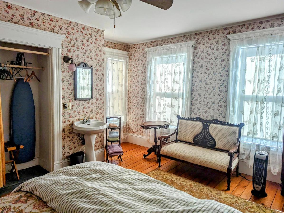 Blooming Inn Shelburne Falls ภายนอก รูปภาพ