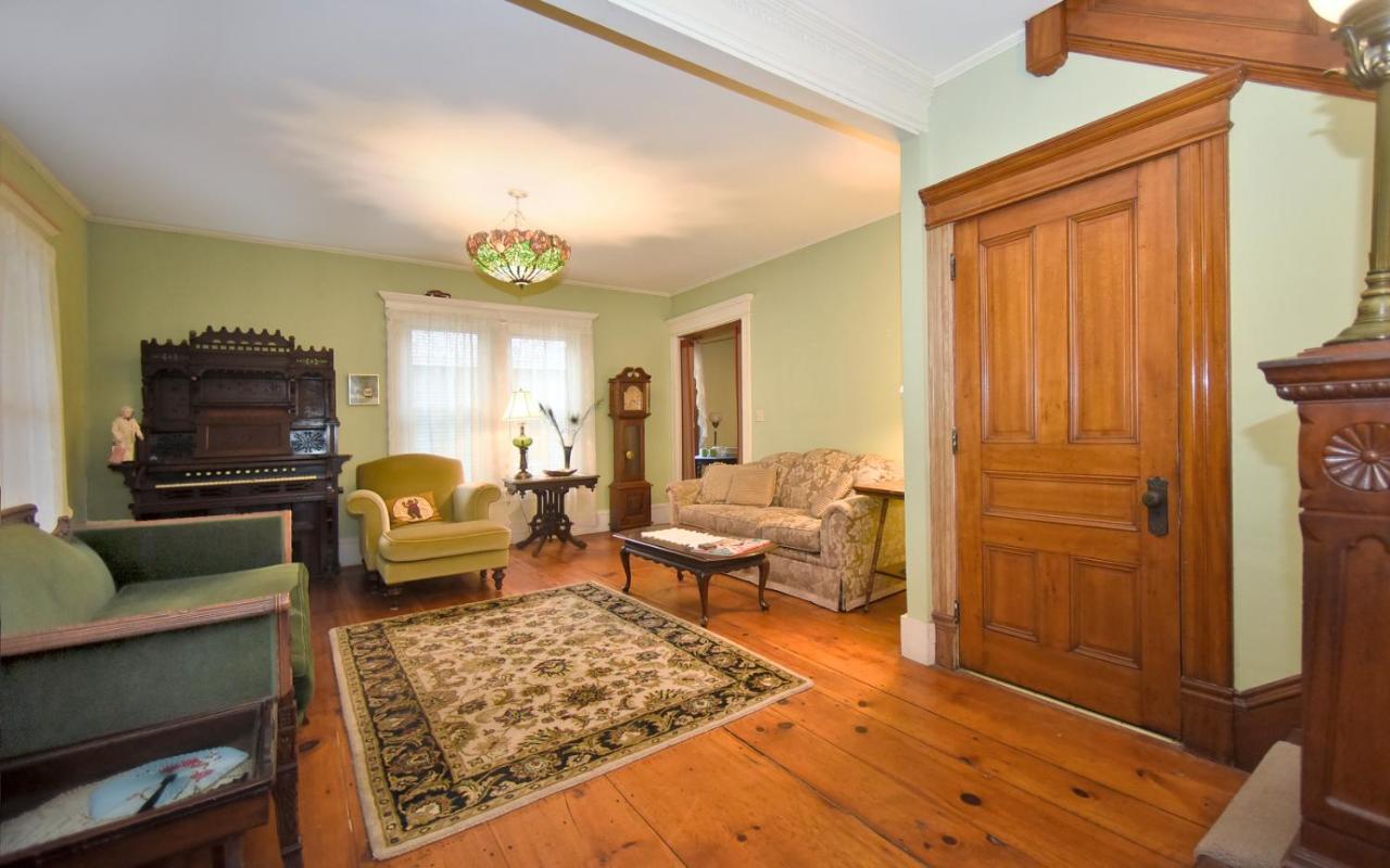 Blooming Inn Shelburne Falls ภายนอก รูปภาพ