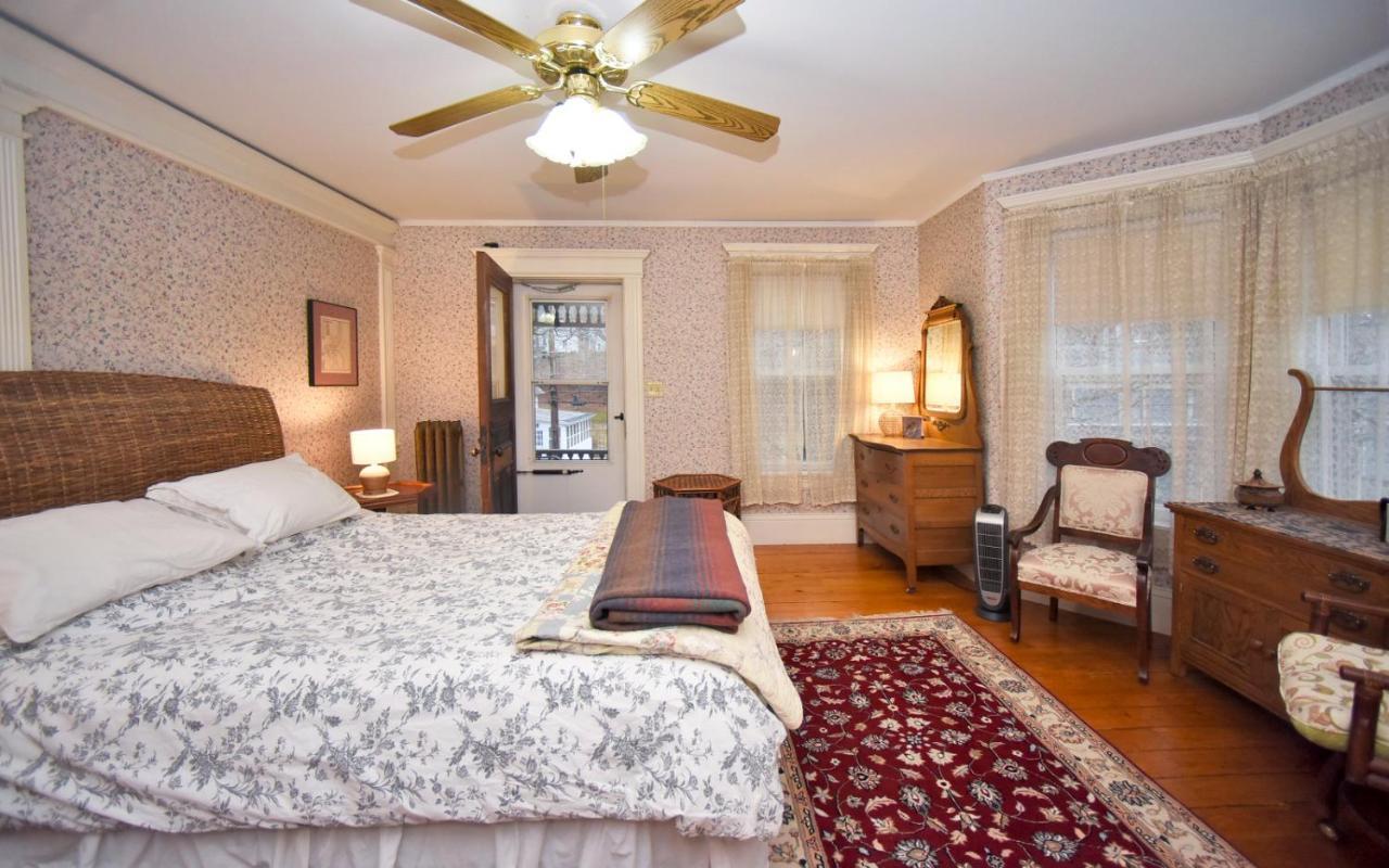 Blooming Inn Shelburne Falls ภายนอก รูปภาพ