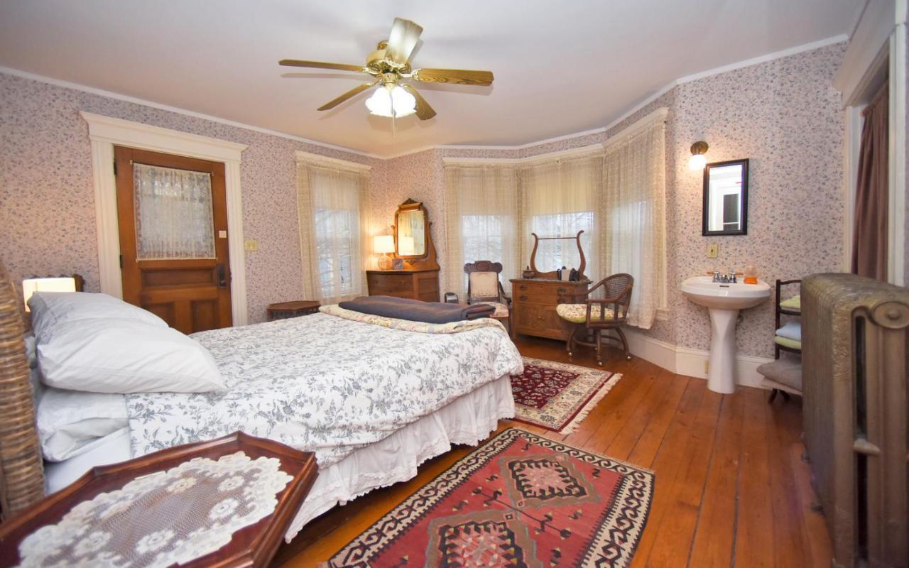 Blooming Inn Shelburne Falls ภายนอก รูปภาพ