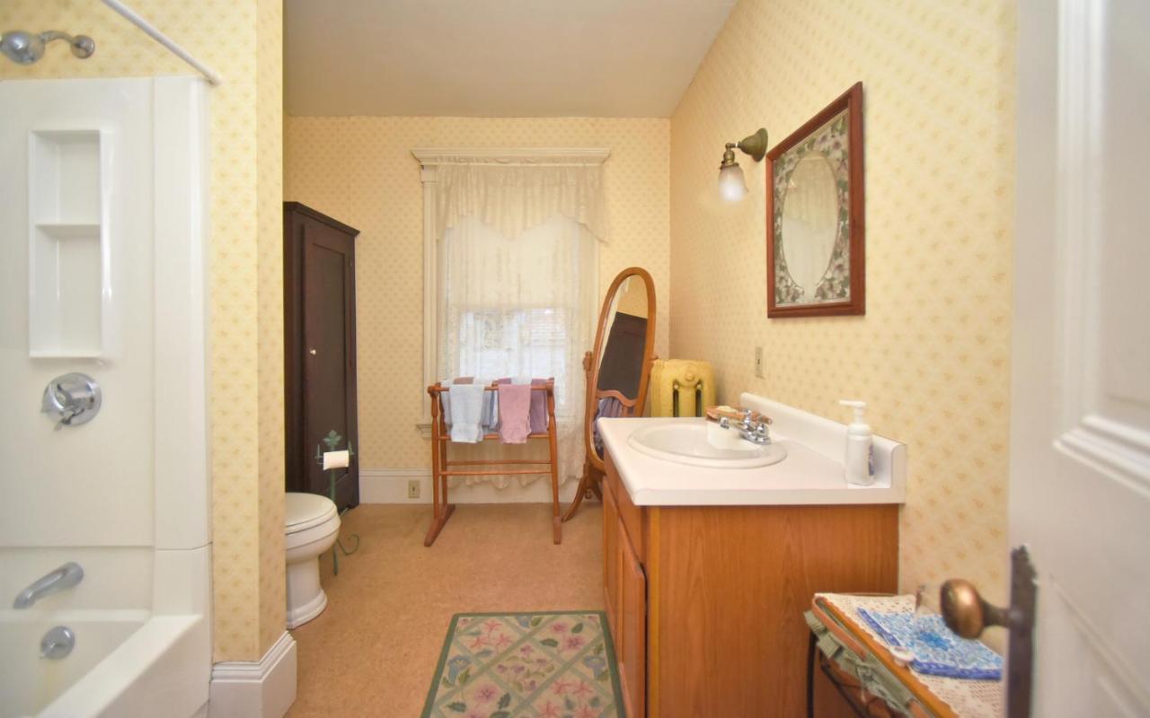 Blooming Inn Shelburne Falls ภายนอก รูปภาพ